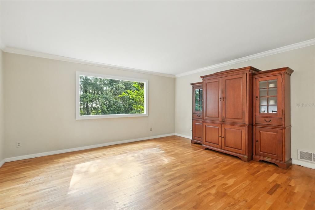 For Sale: $374,000 (4 beds, 3 baths, 2860 Square Feet)