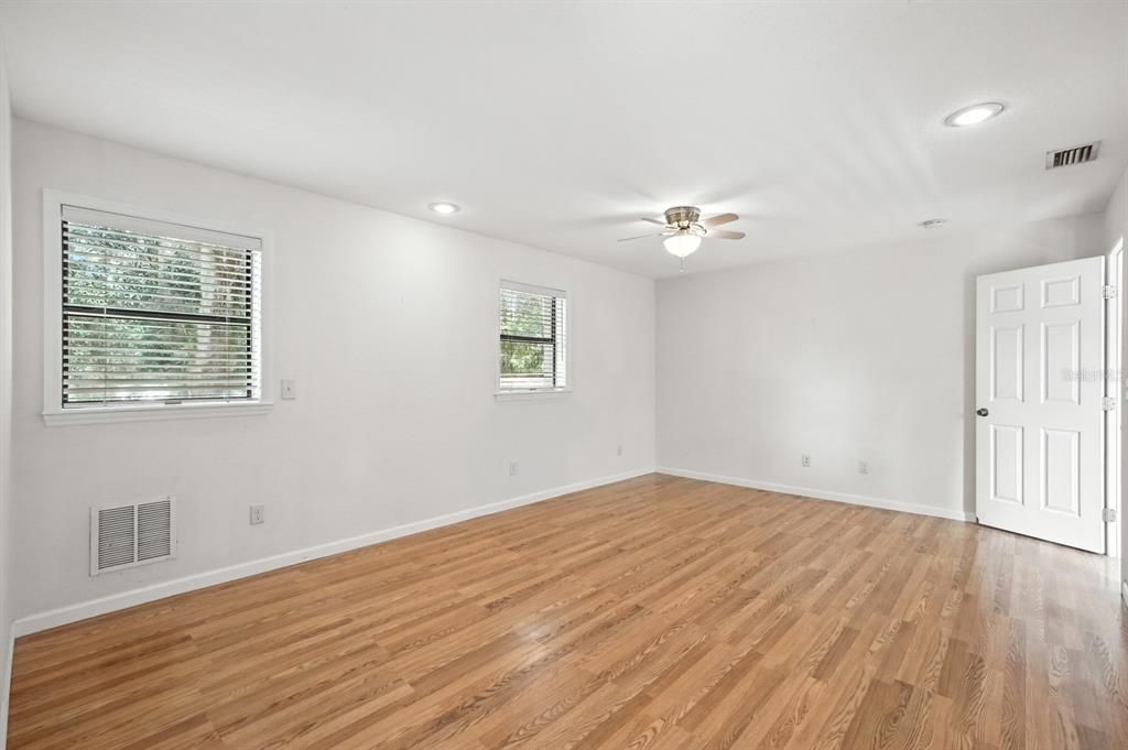 For Sale: $374,000 (4 beds, 3 baths, 2860 Square Feet)