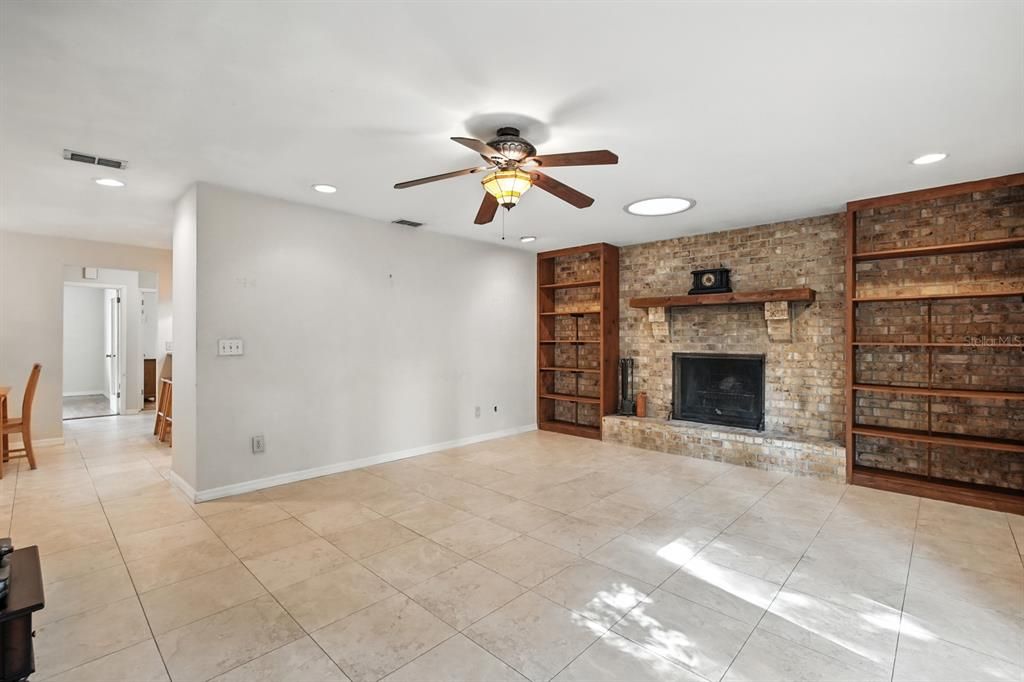 For Sale: $374,000 (4 beds, 3 baths, 2860 Square Feet)