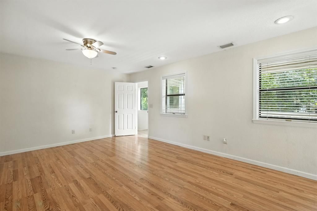 For Sale: $374,000 (4 beds, 3 baths, 2860 Square Feet)