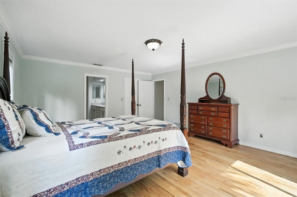 For Sale: $374,000 (4 beds, 3 baths, 2860 Square Feet)