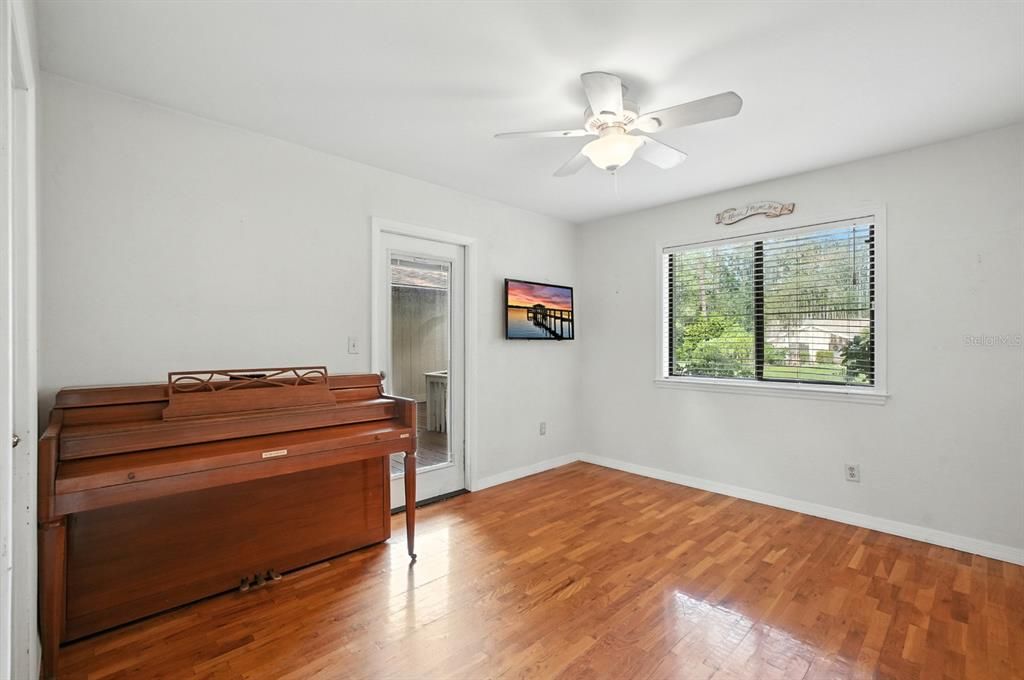 For Sale: $374,000 (4 beds, 3 baths, 2860 Square Feet)