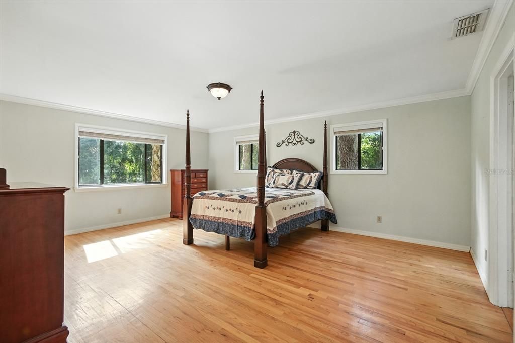 For Sale: $374,000 (4 beds, 3 baths, 2860 Square Feet)