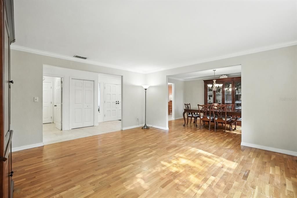 For Sale: $374,000 (4 beds, 3 baths, 2860 Square Feet)