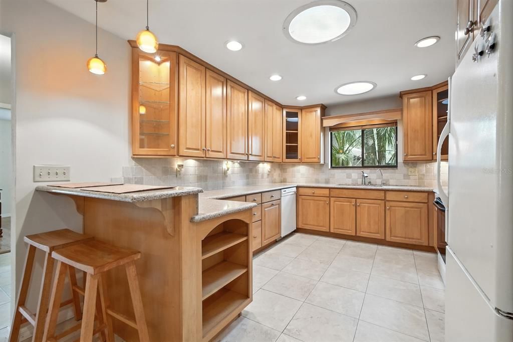 For Sale: $374,000 (4 beds, 3 baths, 2860 Square Feet)