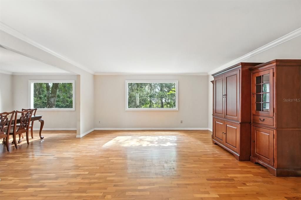 For Sale: $374,000 (4 beds, 3 baths, 2860 Square Feet)