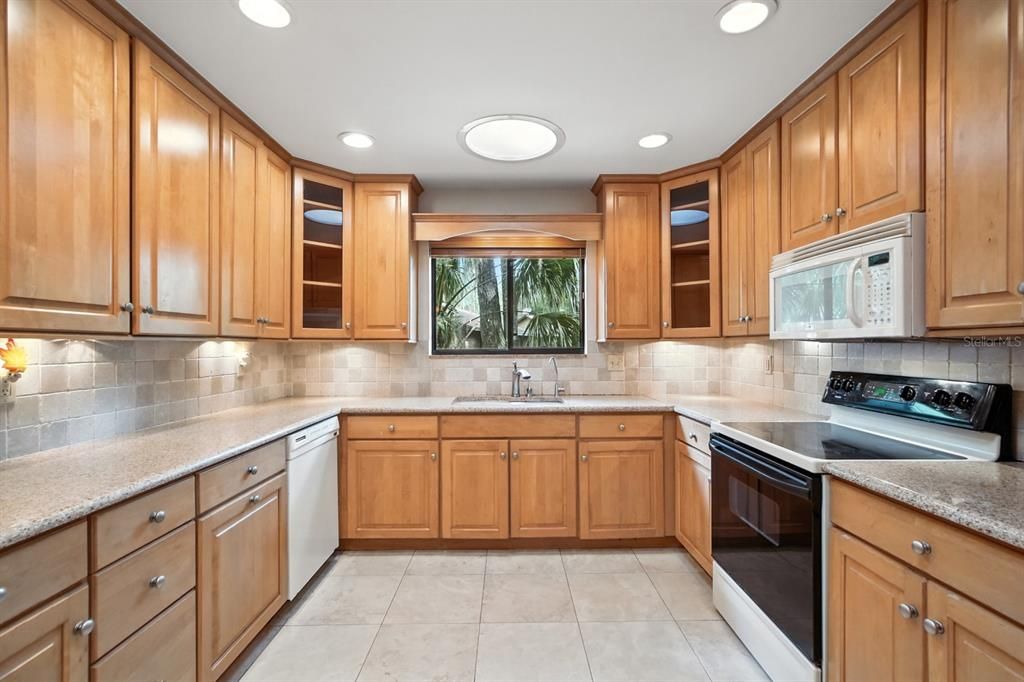 For Sale: $374,000 (4 beds, 3 baths, 2860 Square Feet)