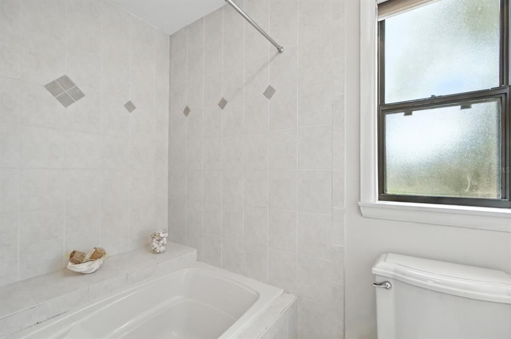 For Sale: $374,000 (4 beds, 3 baths, 2860 Square Feet)