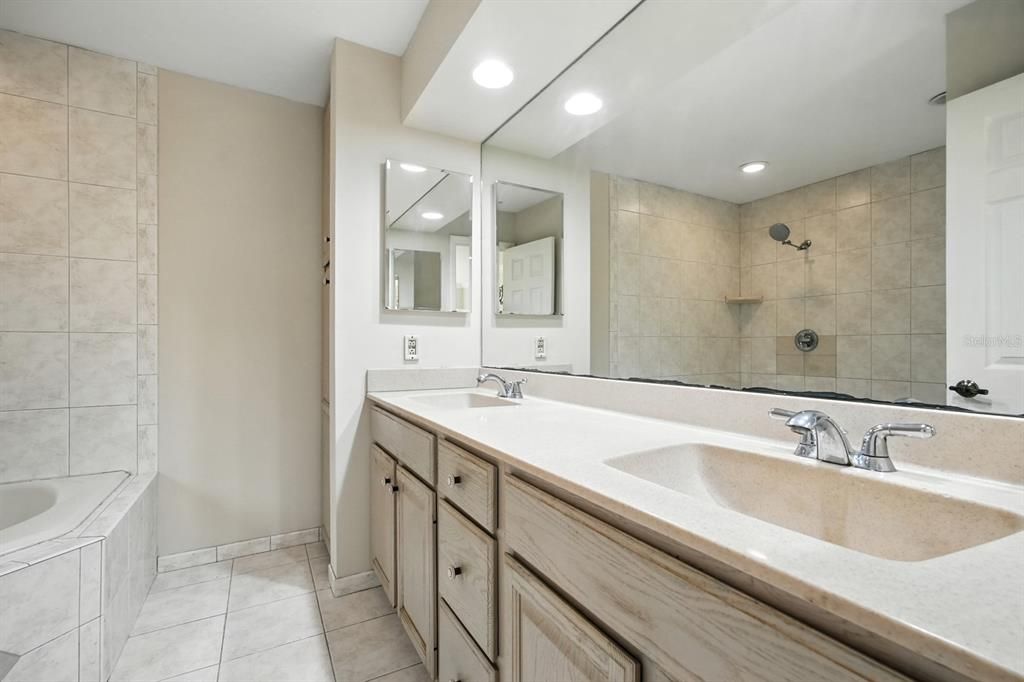 For Sale: $374,000 (4 beds, 3 baths, 2860 Square Feet)