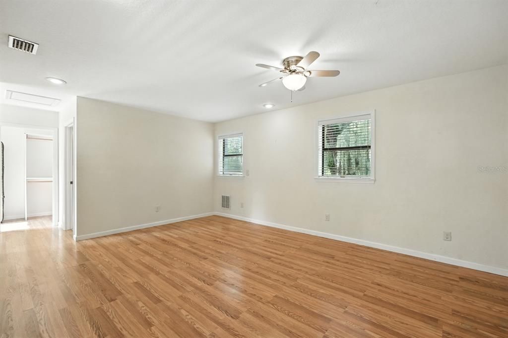 For Sale: $374,000 (4 beds, 3 baths, 2860 Square Feet)