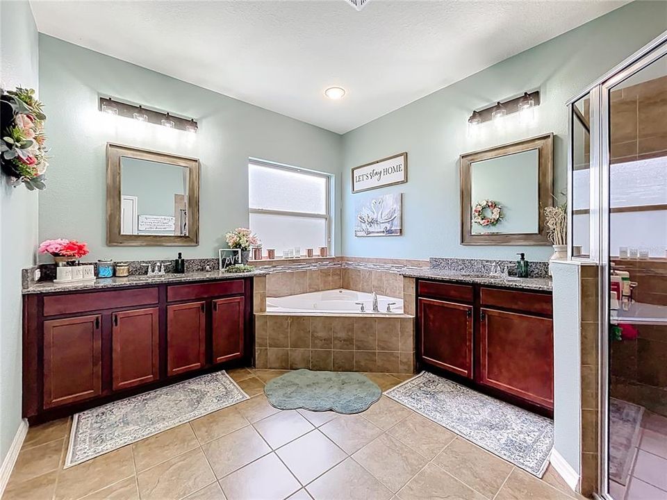 For Sale: $599,990 (4 beds, 3 baths, 2788 Square Feet)