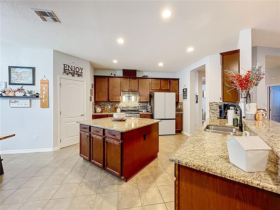 For Sale: $599,990 (4 beds, 3 baths, 2788 Square Feet)