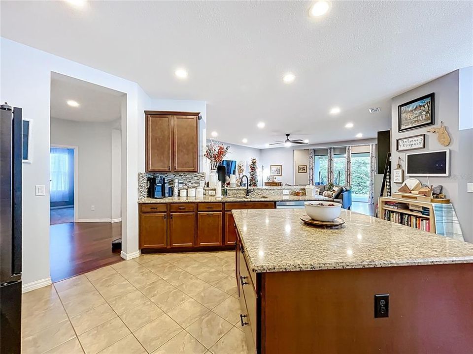 For Sale: $599,990 (4 beds, 3 baths, 2788 Square Feet)