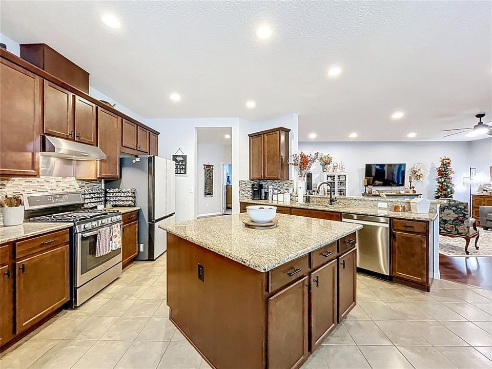 For Sale: $599,990 (4 beds, 3 baths, 2788 Square Feet)