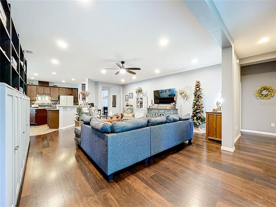 For Sale: $599,990 (4 beds, 3 baths, 2788 Square Feet)