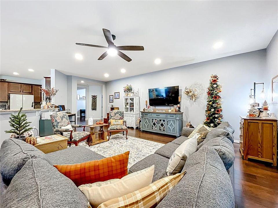 For Sale: $599,990 (4 beds, 3 baths, 2788 Square Feet)