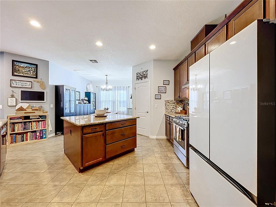 For Sale: $599,990 (4 beds, 3 baths, 2788 Square Feet)