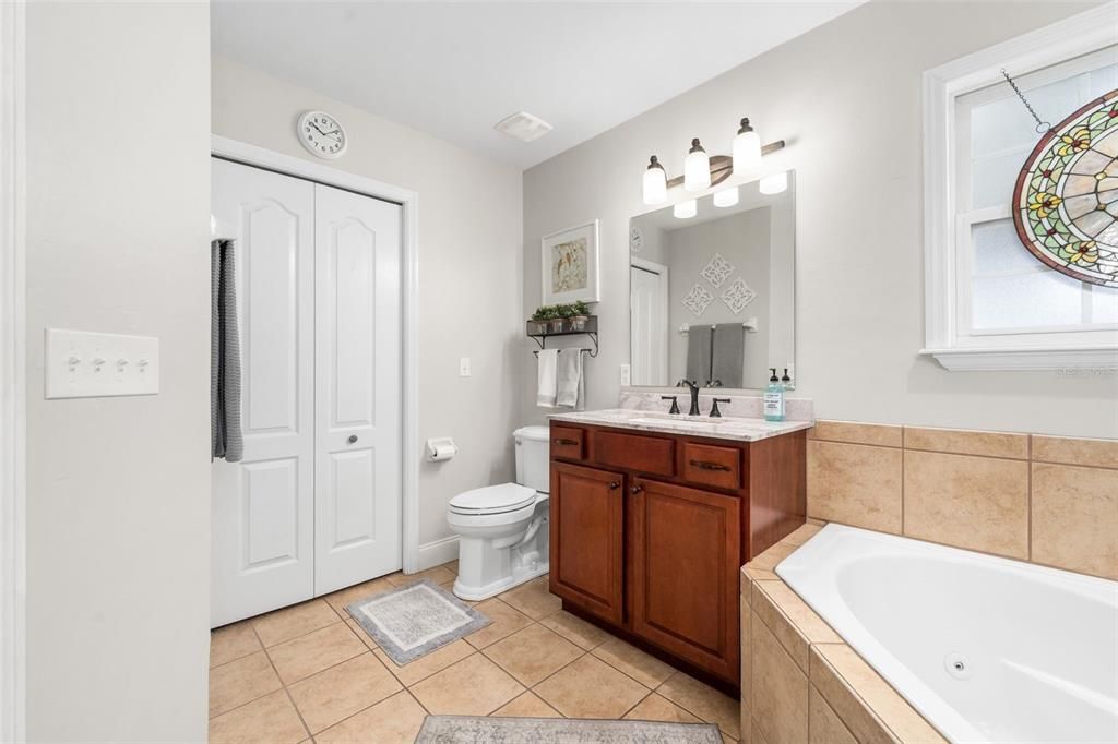 Activo con contrato: $315,000 (3 camas, 2 baños, 1432 Pies cuadrados)