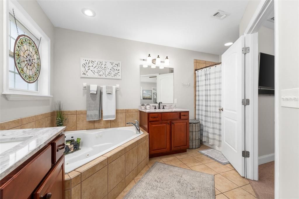 Activo con contrato: $315,000 (3 camas, 2 baños, 1432 Pies cuadrados)