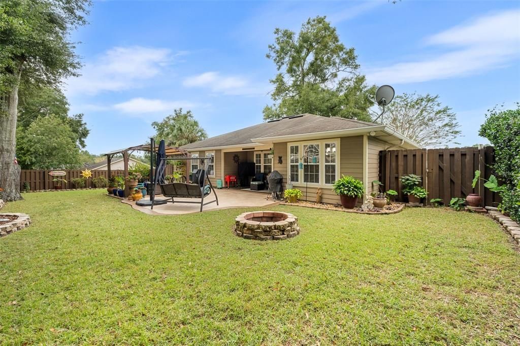 Activo con contrato: $315,000 (3 camas, 2 baños, 1432 Pies cuadrados)