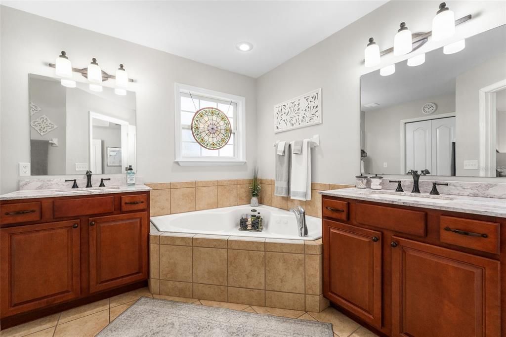 Activo con contrato: $315,000 (3 camas, 2 baños, 1432 Pies cuadrados)