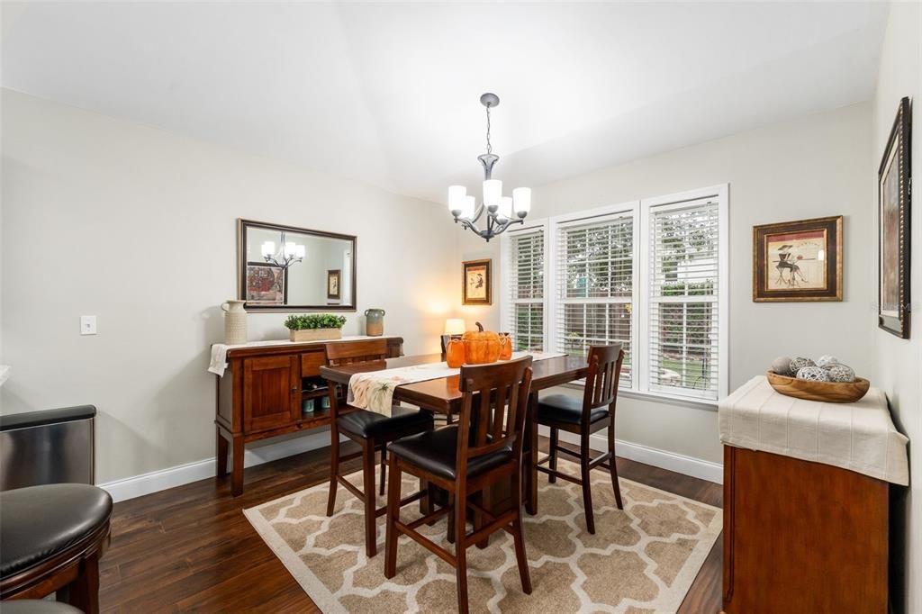 Activo con contrato: $315,000 (3 camas, 2 baños, 1432 Pies cuadrados)