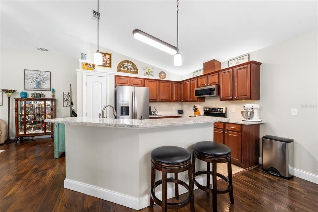 Activo con contrato: $315,000 (3 camas, 2 baños, 1432 Pies cuadrados)