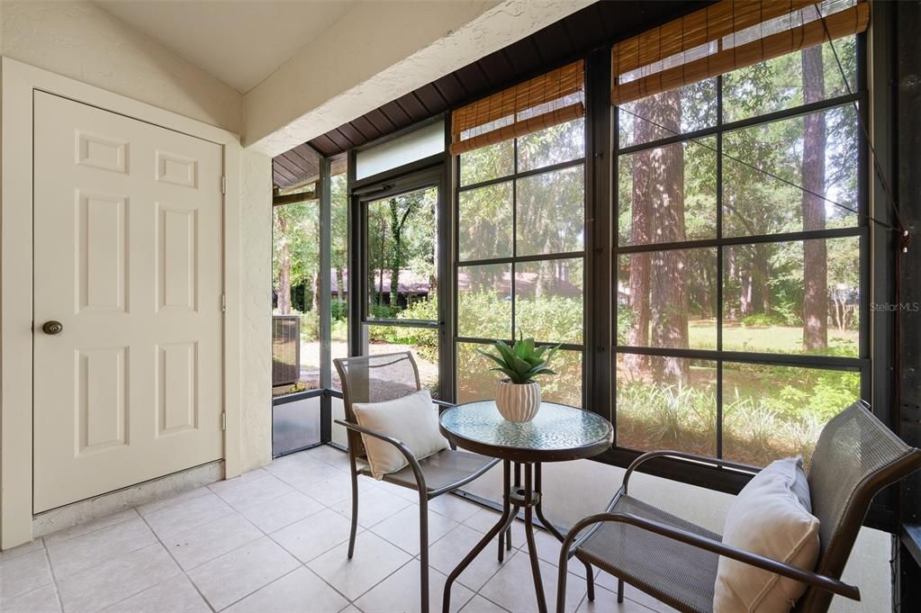 На продажу: $245,000 (2 спален, 2 ванн, 1045 Квадратных фут)