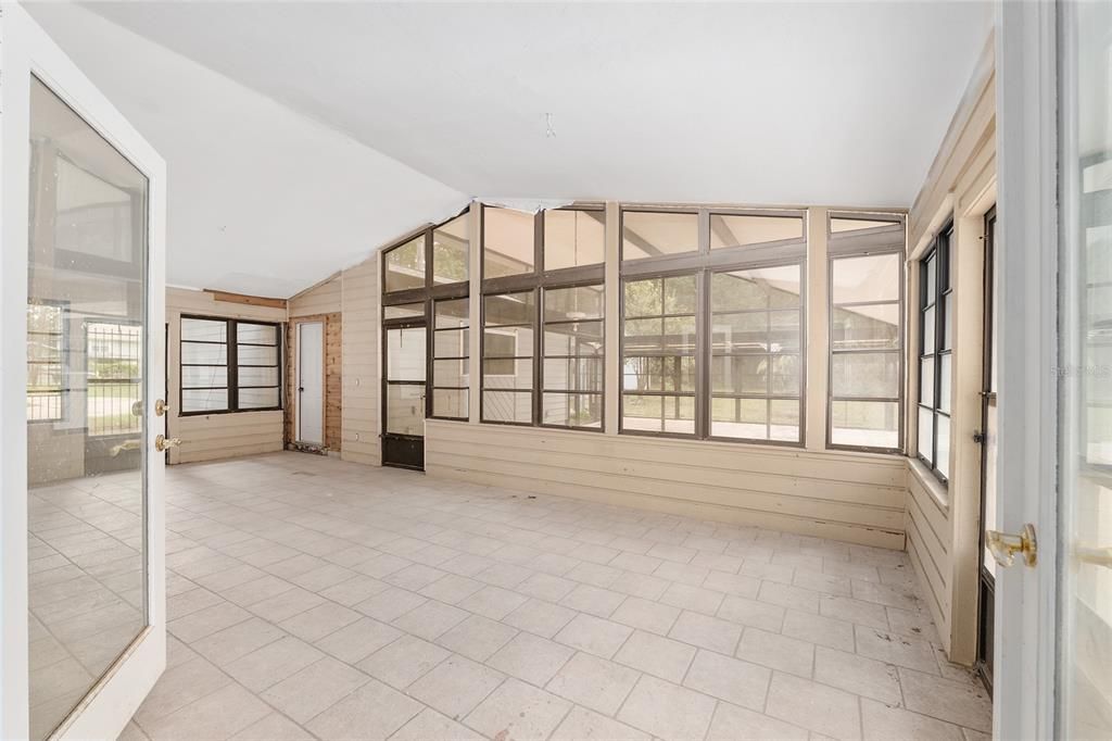 For Sale: $699,000 (5 beds, 3 baths, 3597 Square Feet)