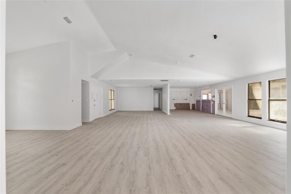 For Sale: $699,000 (5 beds, 3 baths, 3597 Square Feet)