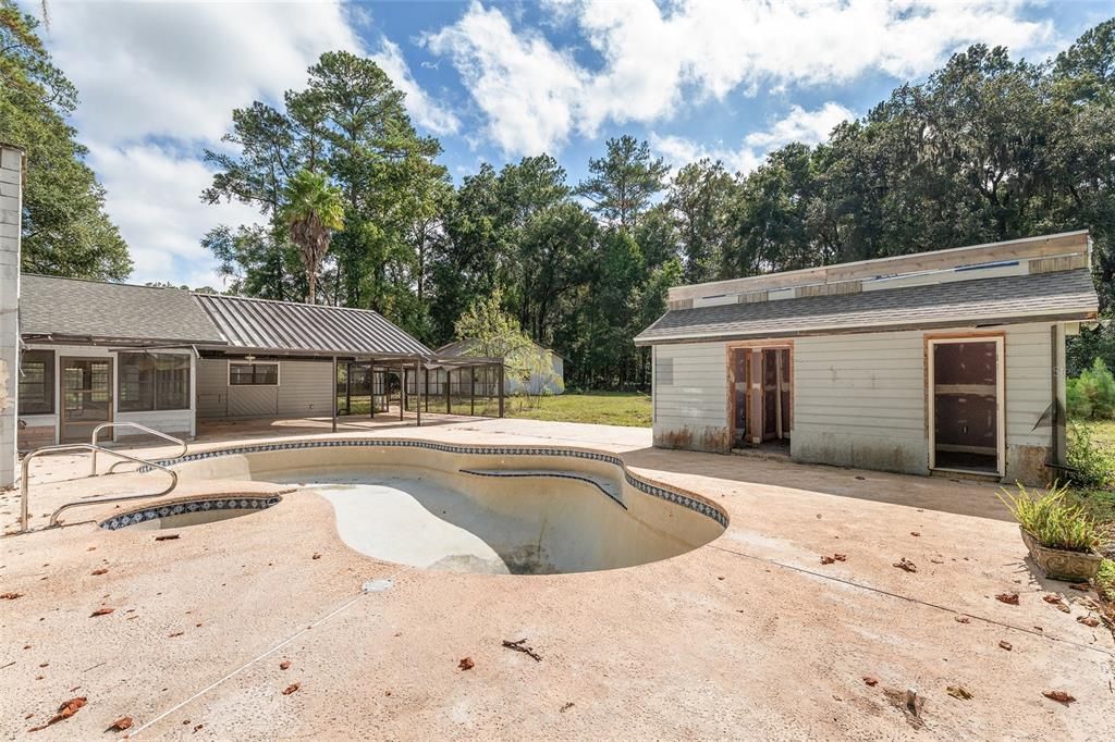 For Sale: $699,000 (5 beds, 3 baths, 3597 Square Feet)