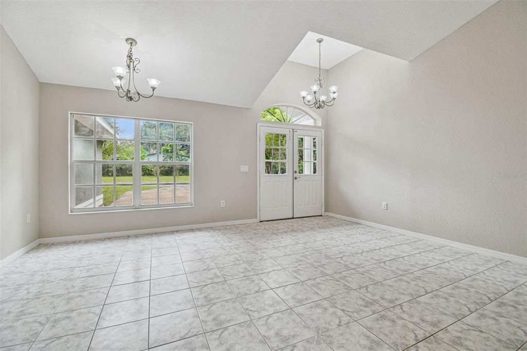 En Venta: $949,900 (4 camas, 3 baños, 2840 Pies cuadrados)