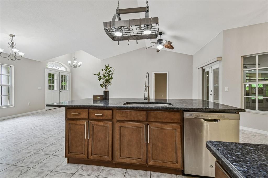 En Venta: $949,900 (4 camas, 3 baños, 2840 Pies cuadrados)