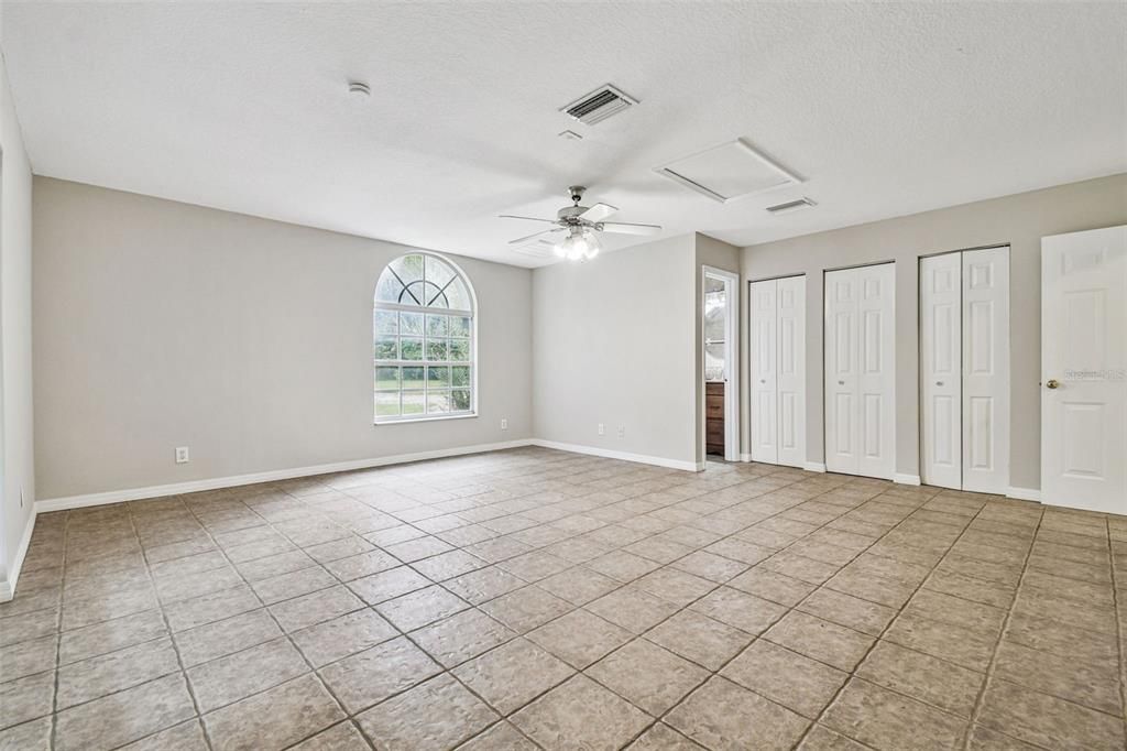 En Venta: $949,900 (4 camas, 3 baños, 2840 Pies cuadrados)