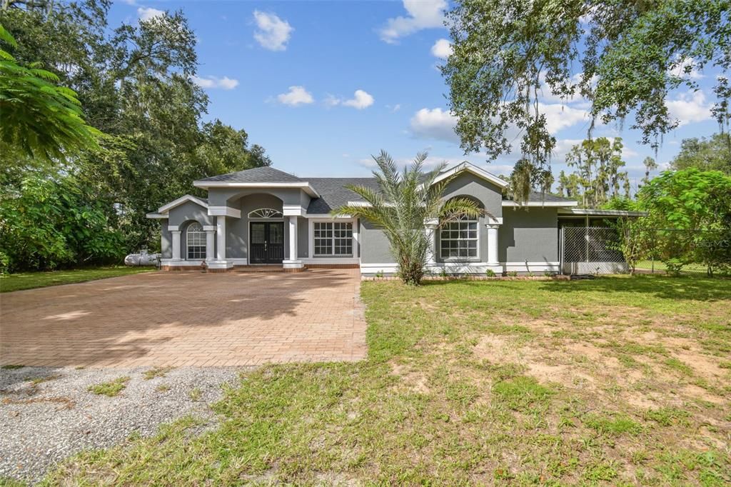 En Venta: $949,900 (4 camas, 3 baños, 2840 Pies cuadrados)