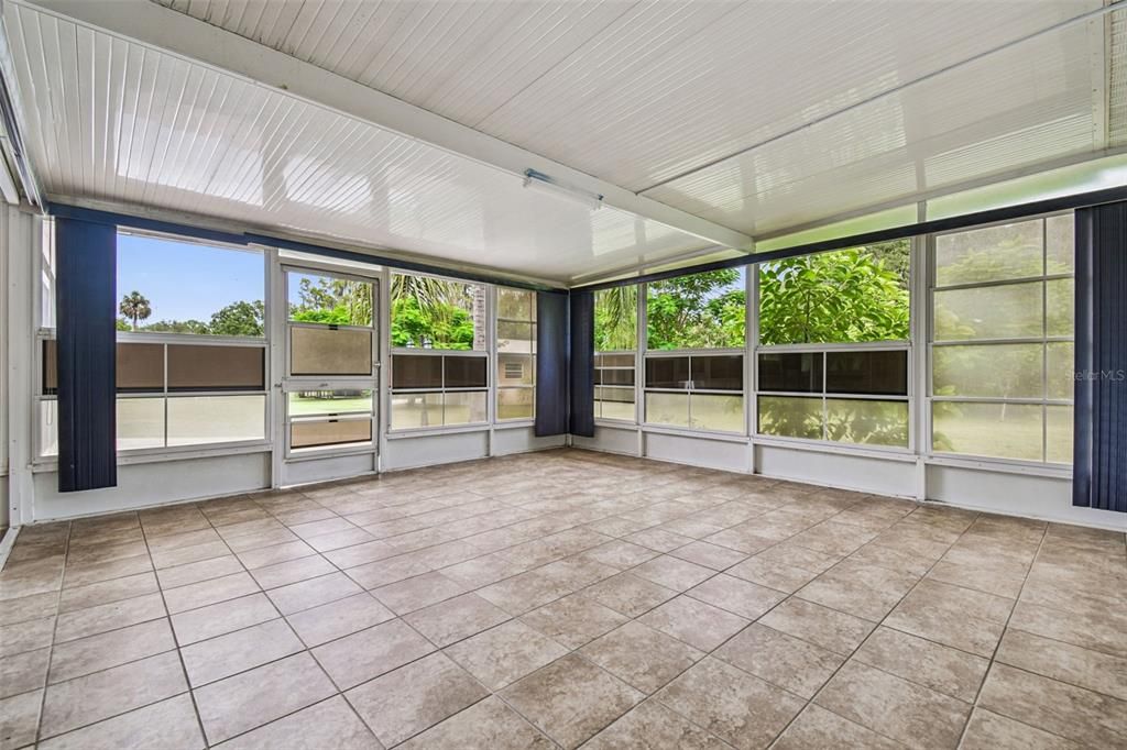 En Venta: $949,900 (4 camas, 3 baños, 2840 Pies cuadrados)