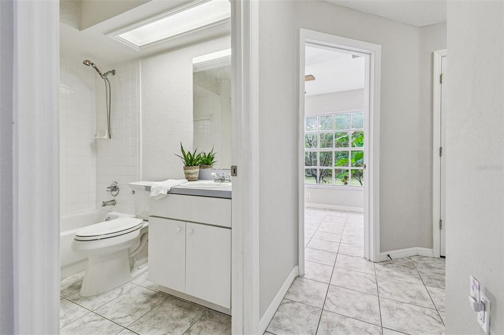 En Venta: $949,900 (4 camas, 3 baños, 2840 Pies cuadrados)