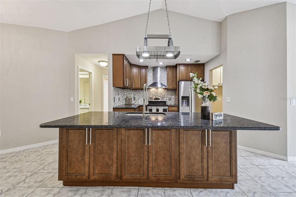 En Venta: $949,900 (4 camas, 3 baños, 2840 Pies cuadrados)