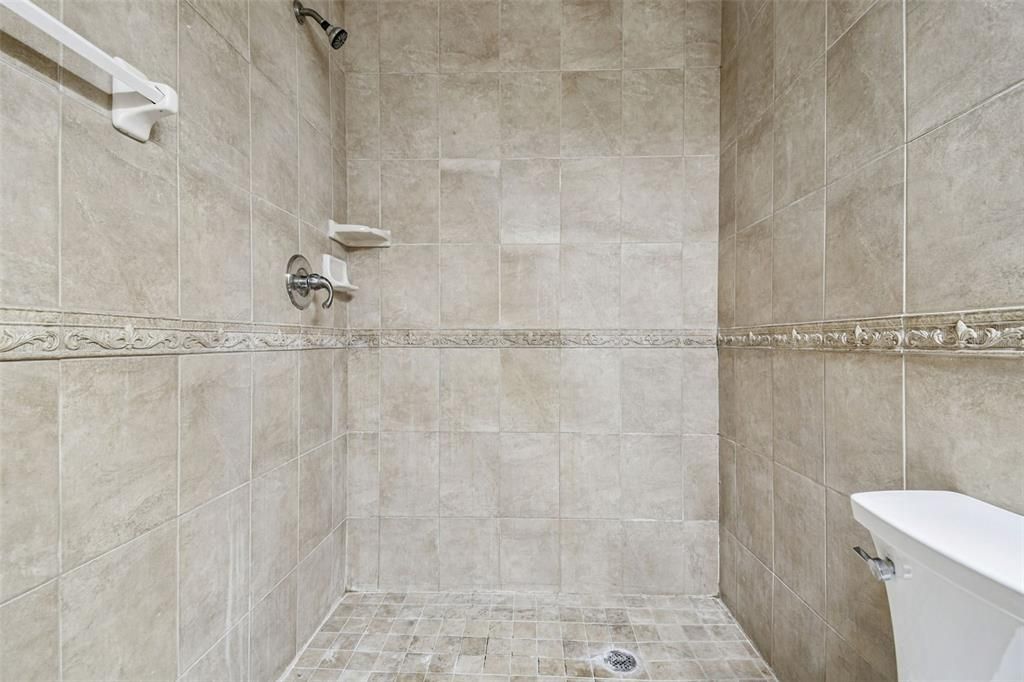 En Venta: $949,900 (4 camas, 3 baños, 2840 Pies cuadrados)