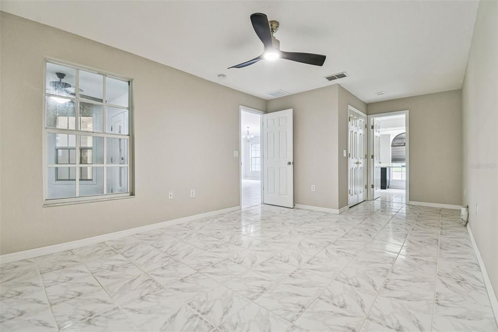 En Venta: $949,900 (4 camas, 3 baños, 2840 Pies cuadrados)