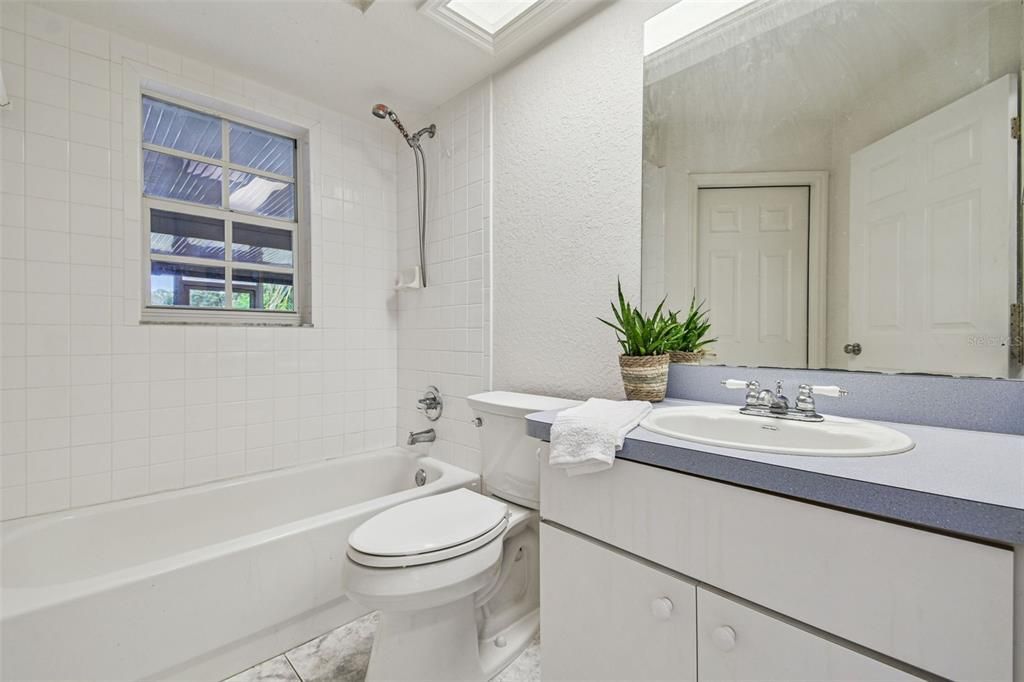 En Venta: $949,900 (4 camas, 3 baños, 2840 Pies cuadrados)