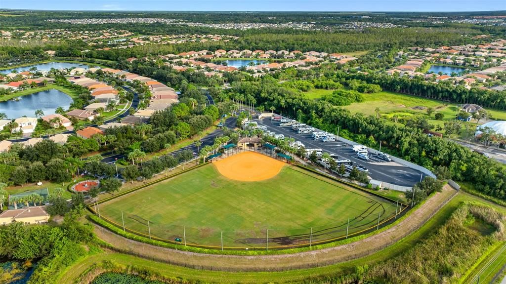 For Sale: $649,900 (3 beds, 3 baths, 2725 Square Feet)