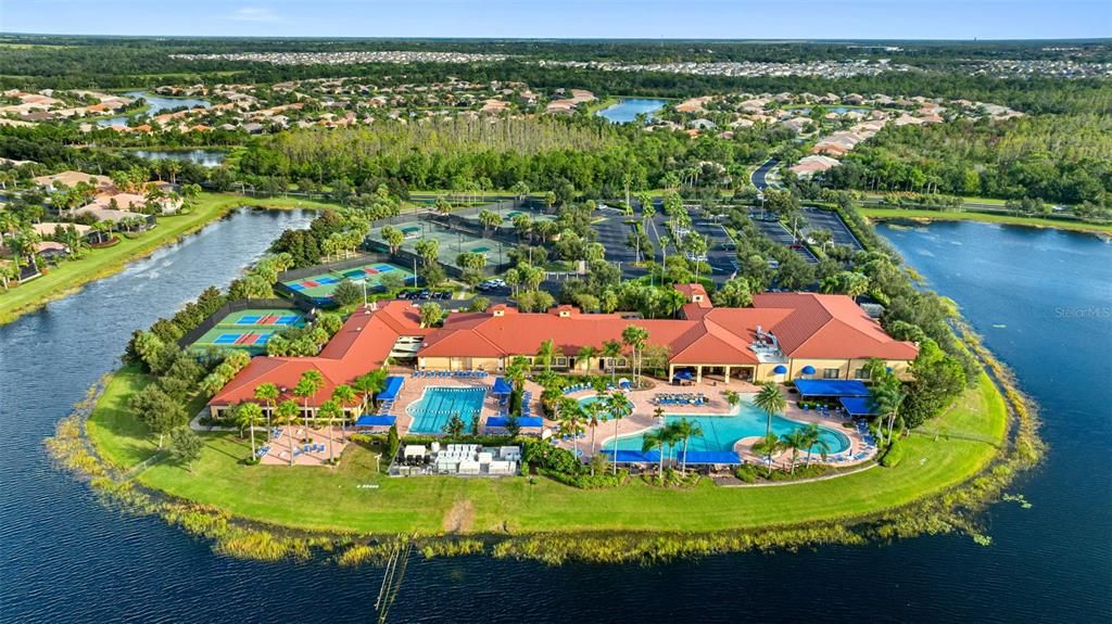 For Sale: $649,900 (3 beds, 3 baths, 2725 Square Feet)