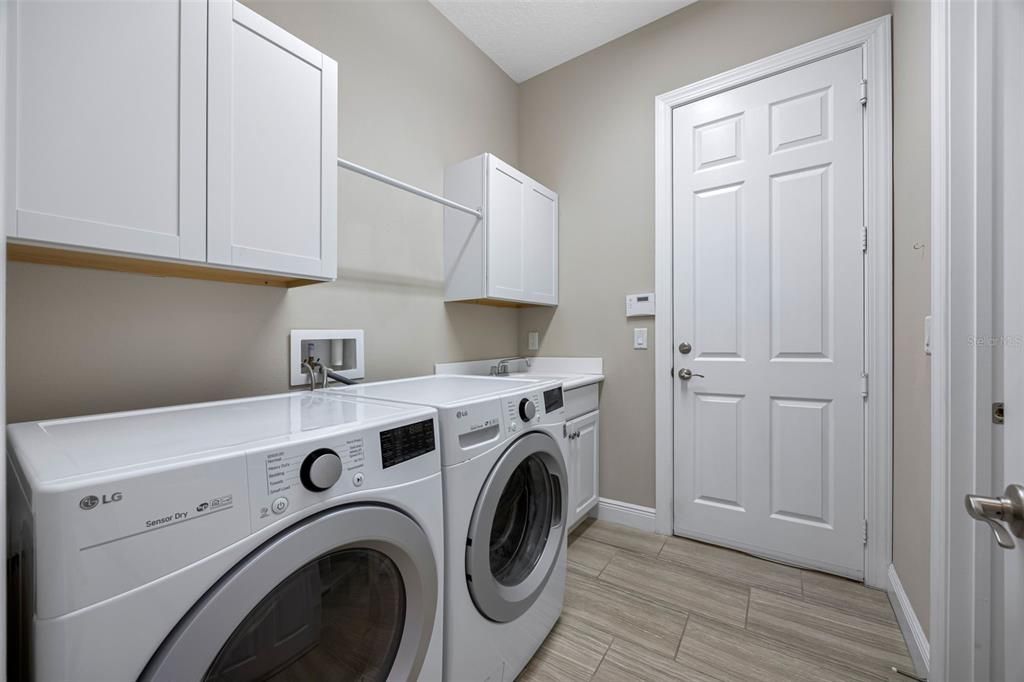 For Sale: $649,900 (3 beds, 3 baths, 2725 Square Feet)