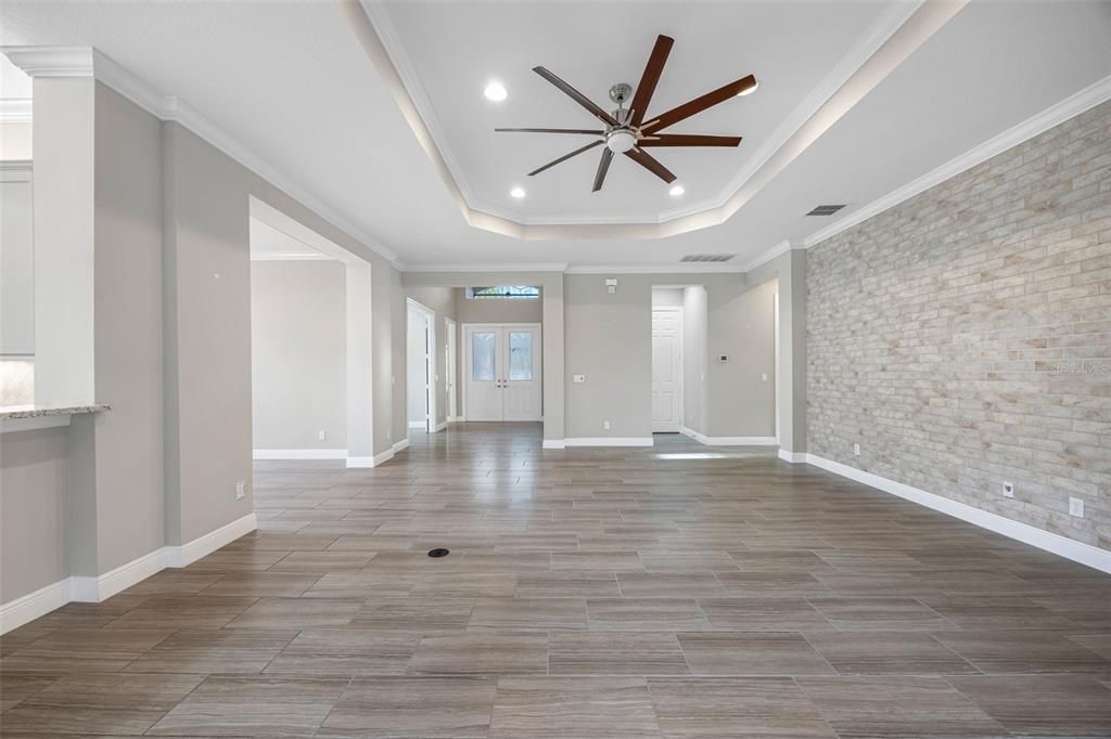 For Sale: $649,900 (3 beds, 3 baths, 2725 Square Feet)