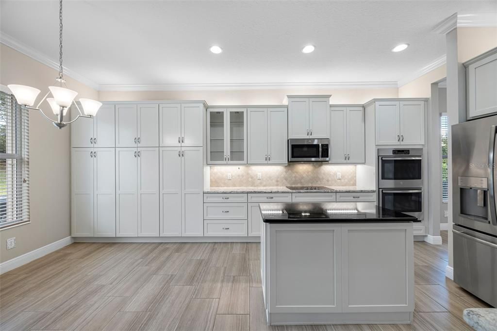 For Sale: $649,900 (3 beds, 3 baths, 2725 Square Feet)