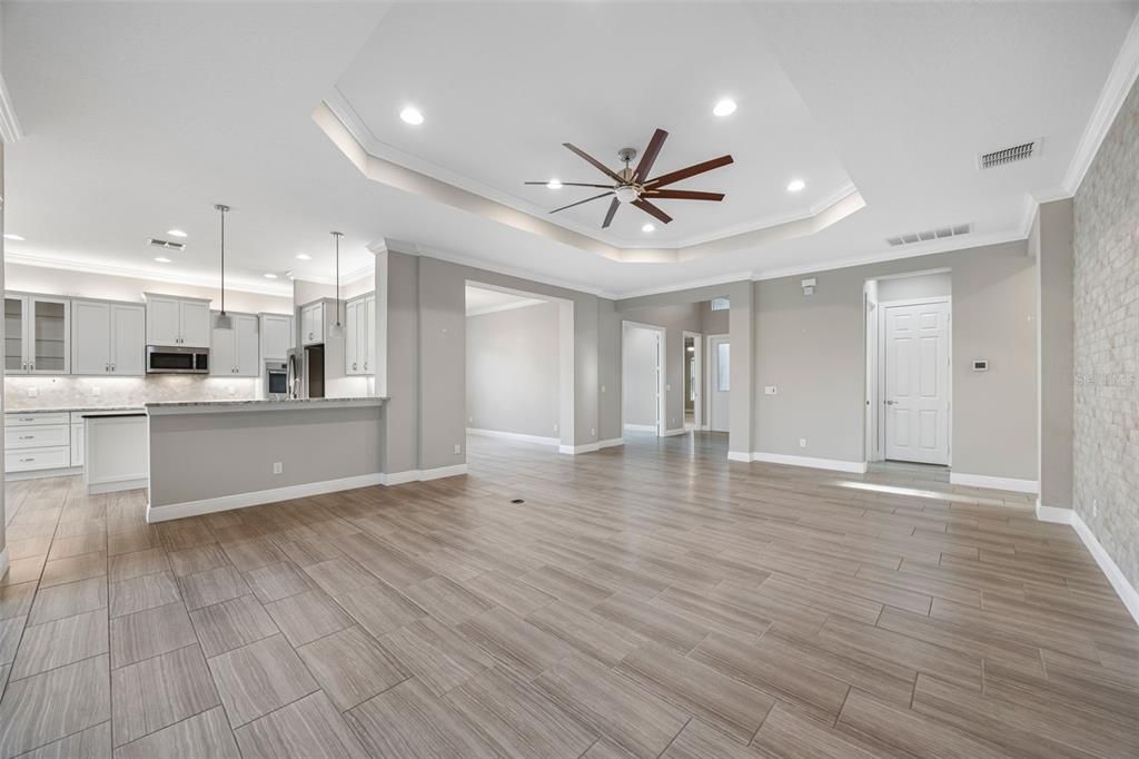 For Sale: $649,900 (3 beds, 3 baths, 2725 Square Feet)