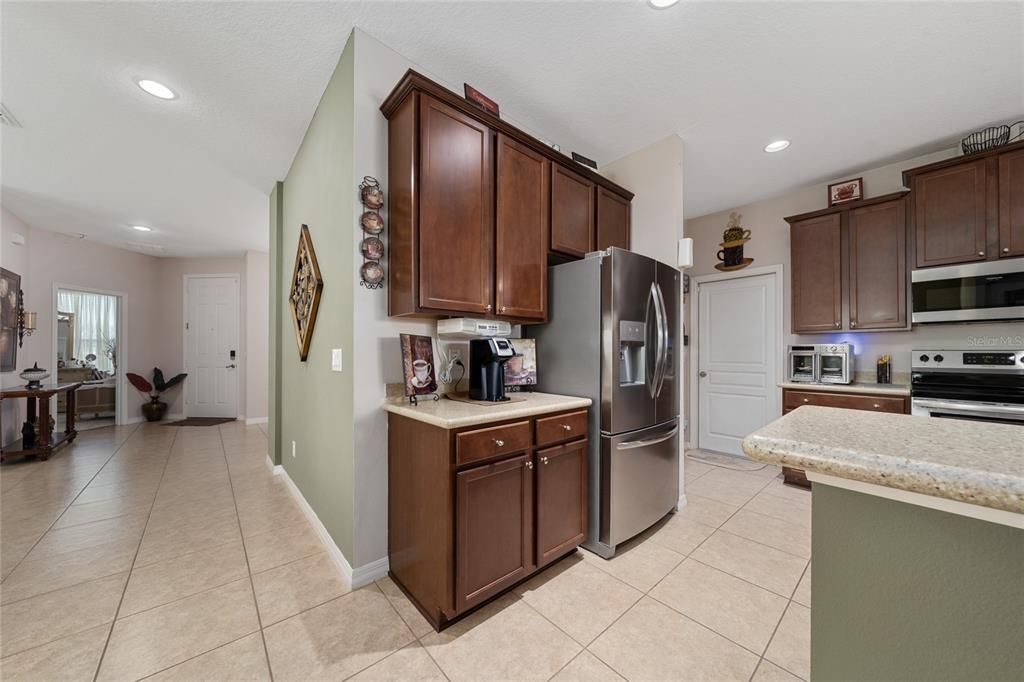 合同活跃: $369,900 (4 贝兹, 3 浴室, 2231 平方英尺)