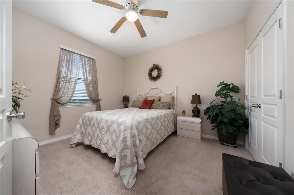 合同活跃: $369,900 (4 贝兹, 3 浴室, 2231 平方英尺)