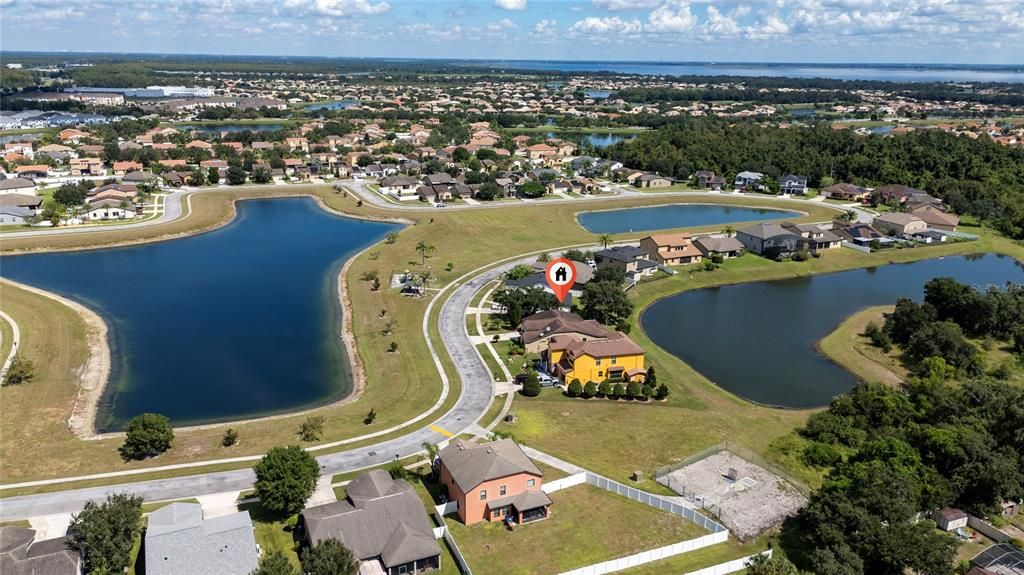 合同活跃: $369,900 (4 贝兹, 3 浴室, 2231 平方英尺)